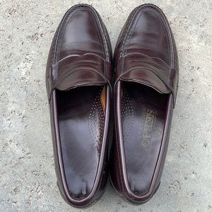 Gorgeous lightly worn Sebago Penny Loafers in size 10D